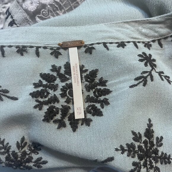 NWOT Free People Women's Blue Floral Cardigan Size XS - Picture 3 of 3
